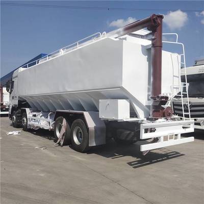 柳汽乘龍前四后八40方散裝飼料車 高效可靠的農牧運輸解決方案