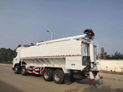 國六柳汽乘龍散裝飼料車 專業高效的農業運輸解決方案